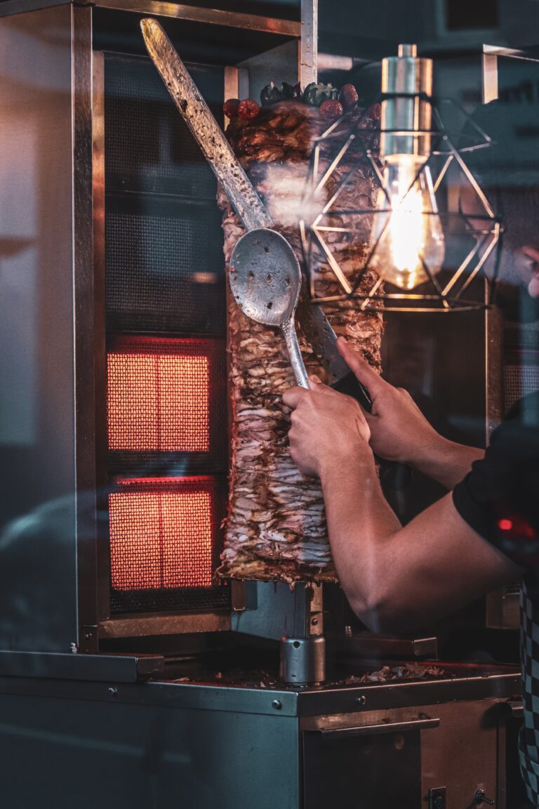 La machine à kebab professionnelle : L’outil incontournable pour des kebabs savoureux et réussis